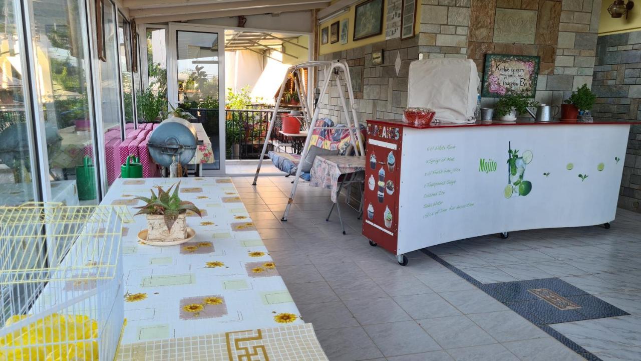 Villa George Néa Mákri Esterno foto